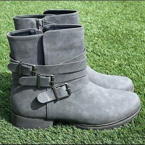 NWOB Vaida Burnished Faux Leather Flat Boot Size 9.5